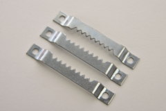 5 cm Vidalı Tırtırlı Askı Aparatı – 2 Vidalı | Çerçeve, Tablo, Ayna ve Cam Montajı İçin Dayanıklı Metal Asma Parçası